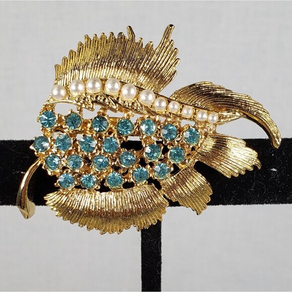 Vintage Signed Gerry's Gold Tone Pearl Aqua Blue Crystal Rhinetsone Leaf Brooch - Picture 3 of 14